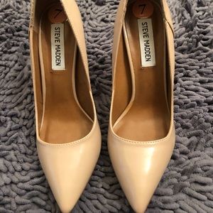 Stiletto pumps 👠👠